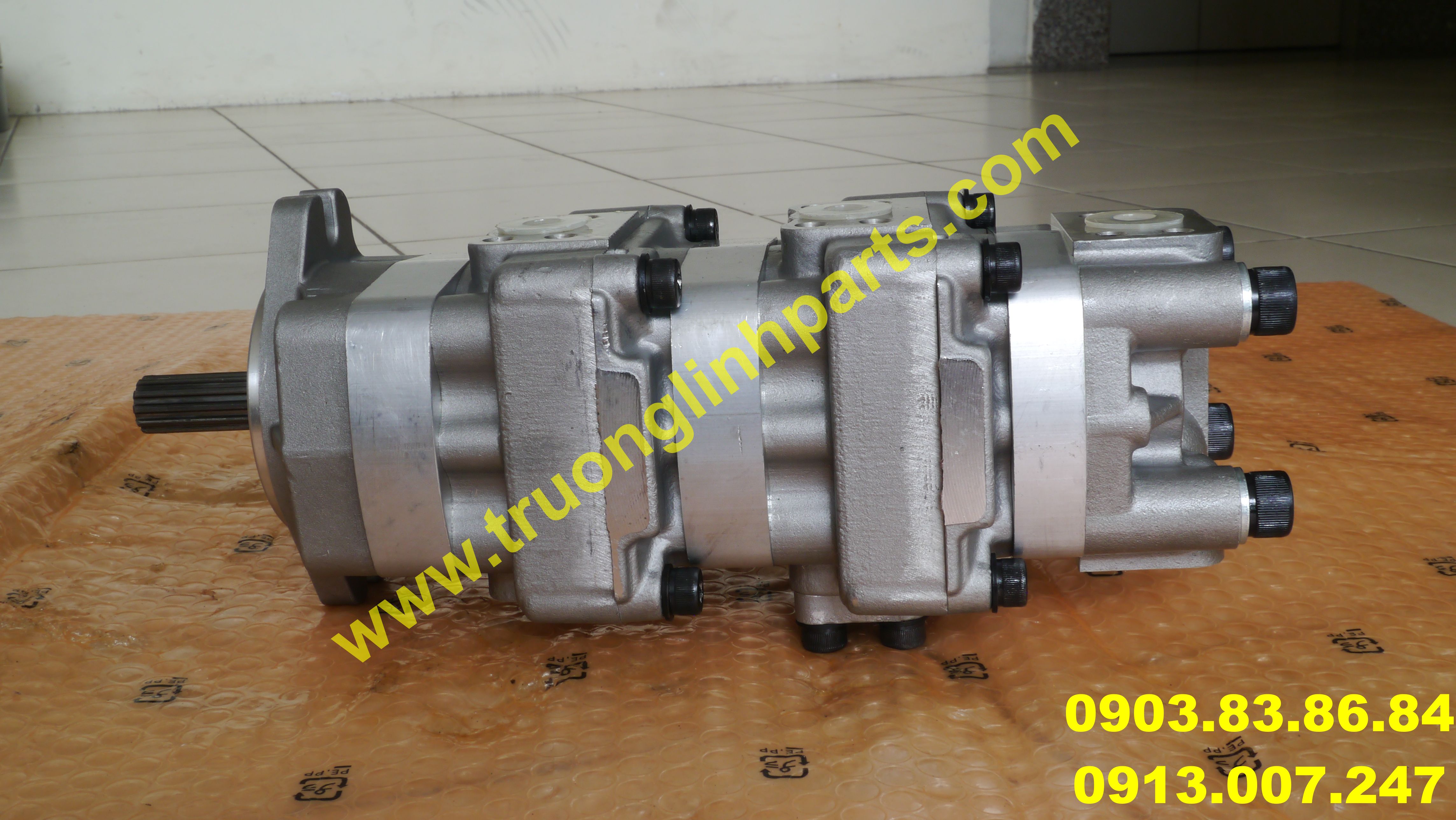 Bơm bánh răng xe đào Komatsu PC20, PC28, PC30, PC38, PC40, PC50, PC60