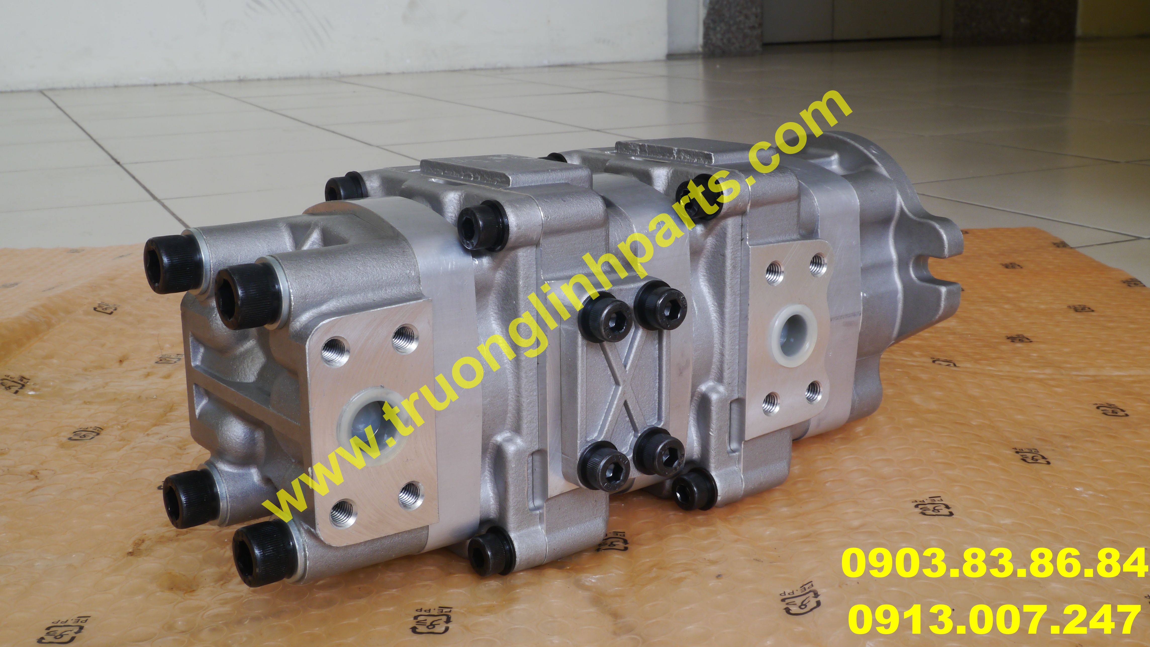 Bơm bánh răng xe đào Komatsu PC20, PC28, PC30, PC38, PC40, PC50, PC60