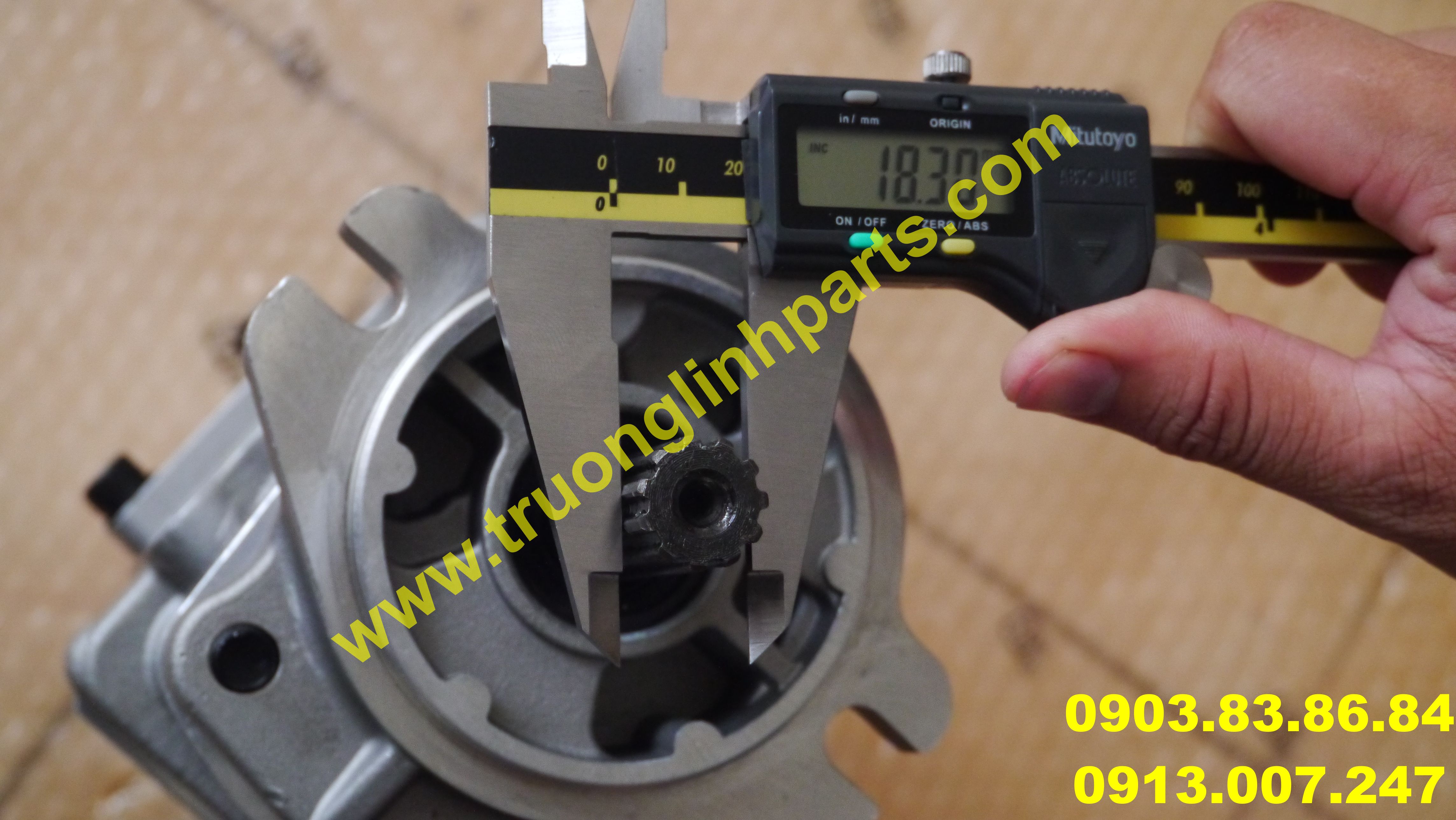 Bơm bánh răng xe đào Komatsu PC20, PC28, PC30, PC38, PC40, PC50, PC60